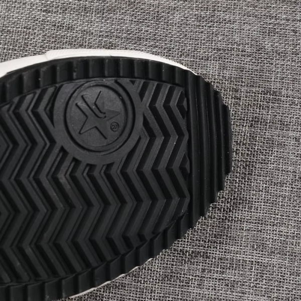 2019 New Arrival Summer Fashion Men Flats Shoes All Black White Red Casual Shoes Mens Canvas Shoes Lace-Up High Top Shoes Wed3